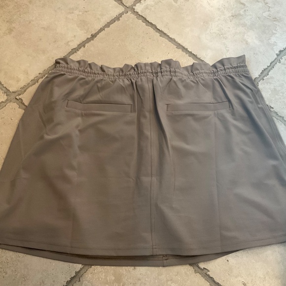 Spanx On The Move Skort, Driftwood brown, built in shorts, size 2X - Picture 8 of 8